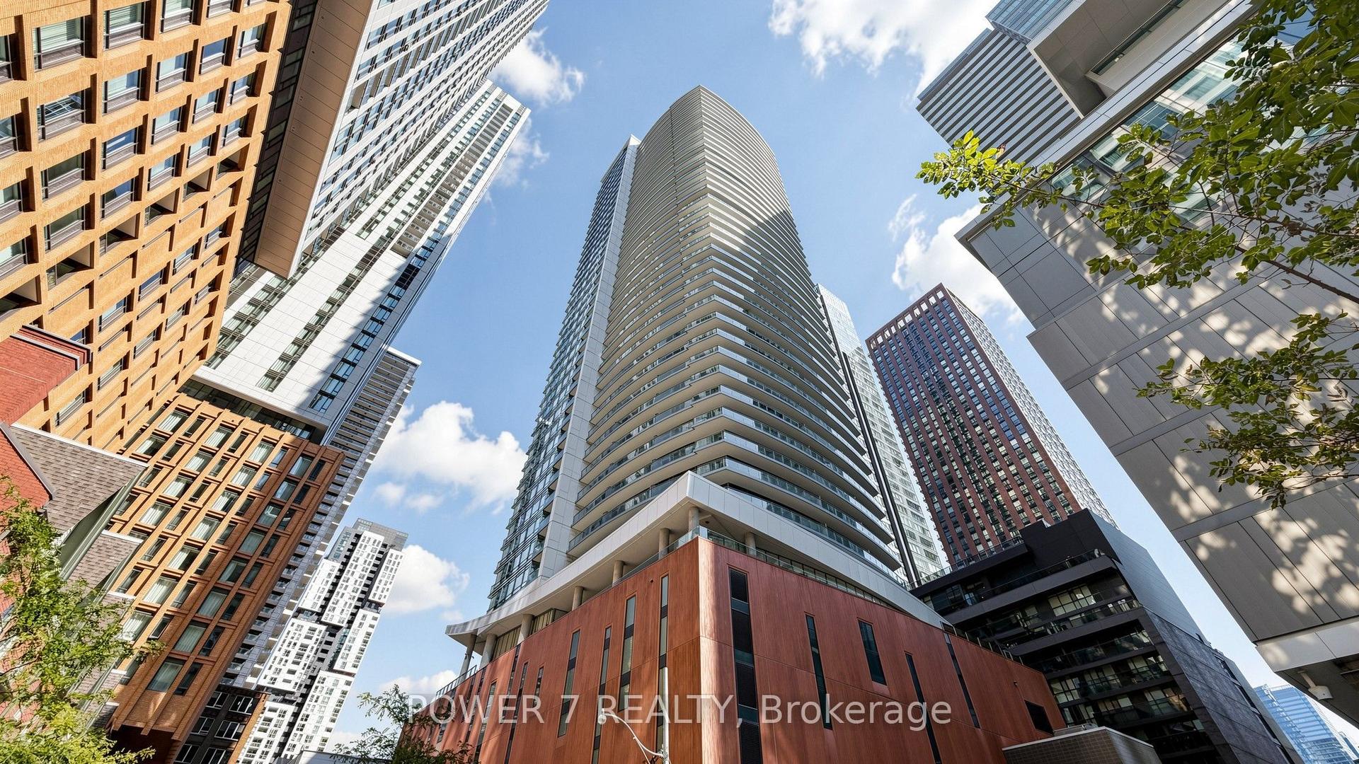 21 W Widmer Street W 4207 #4207, Toronto — Condo for sale, photo 1