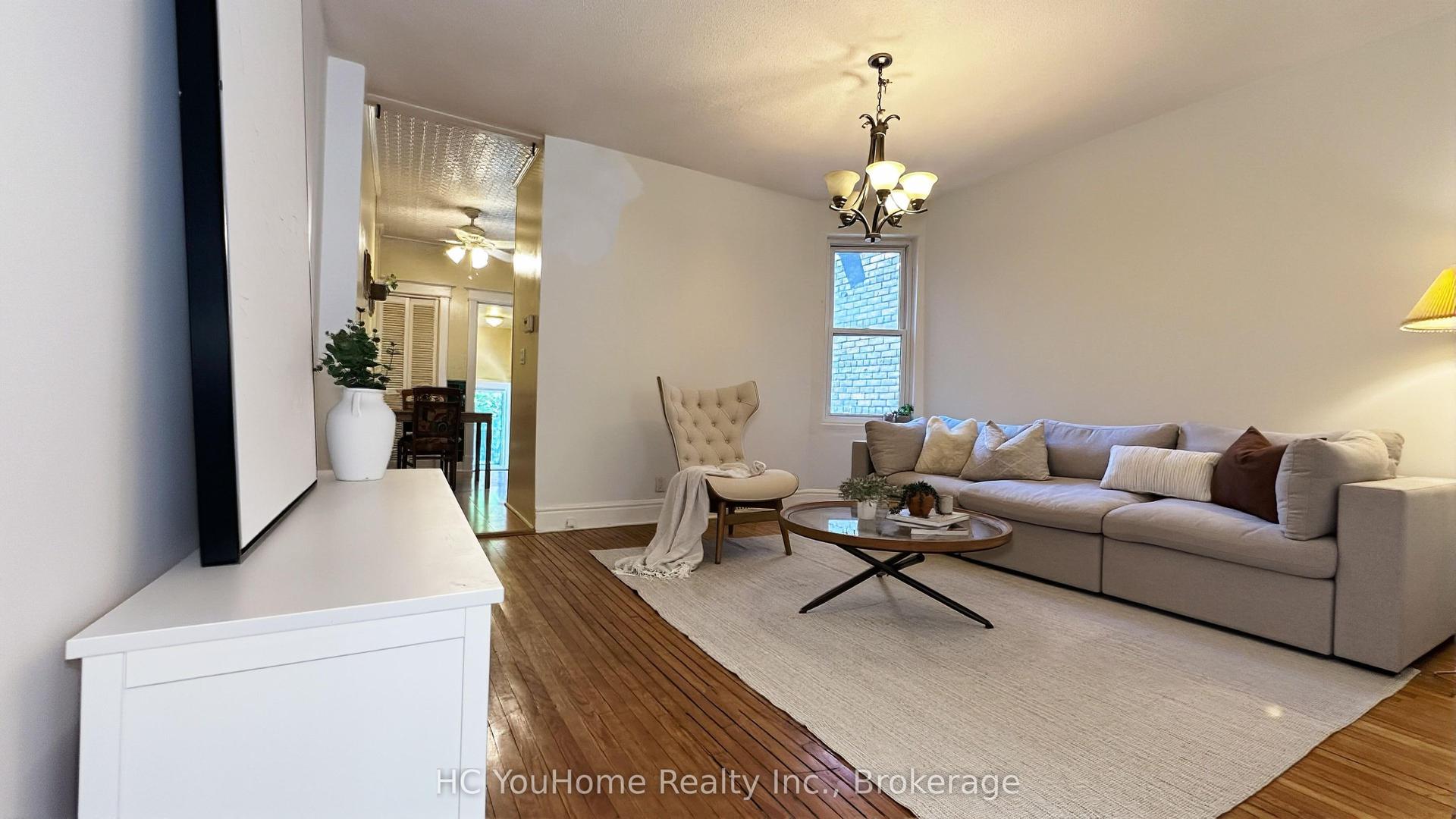 7 Badgerow Avenue, Toronto — Semi-Detached for sale, photo 1