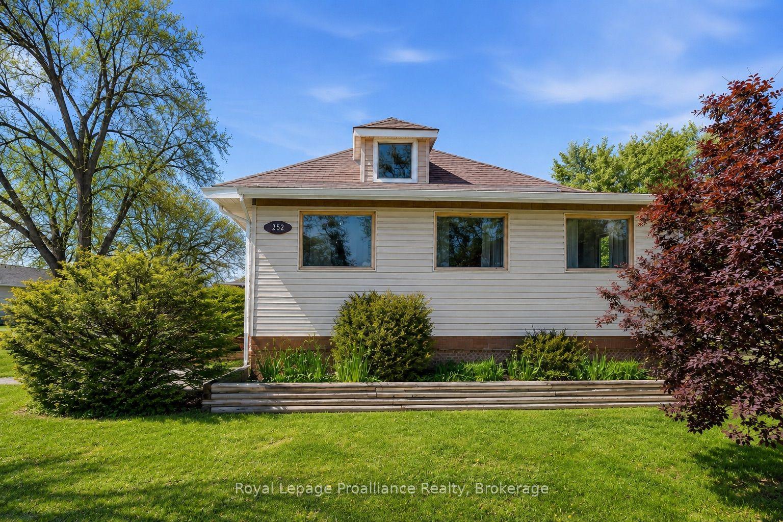 252 Sidney Street — photo 1