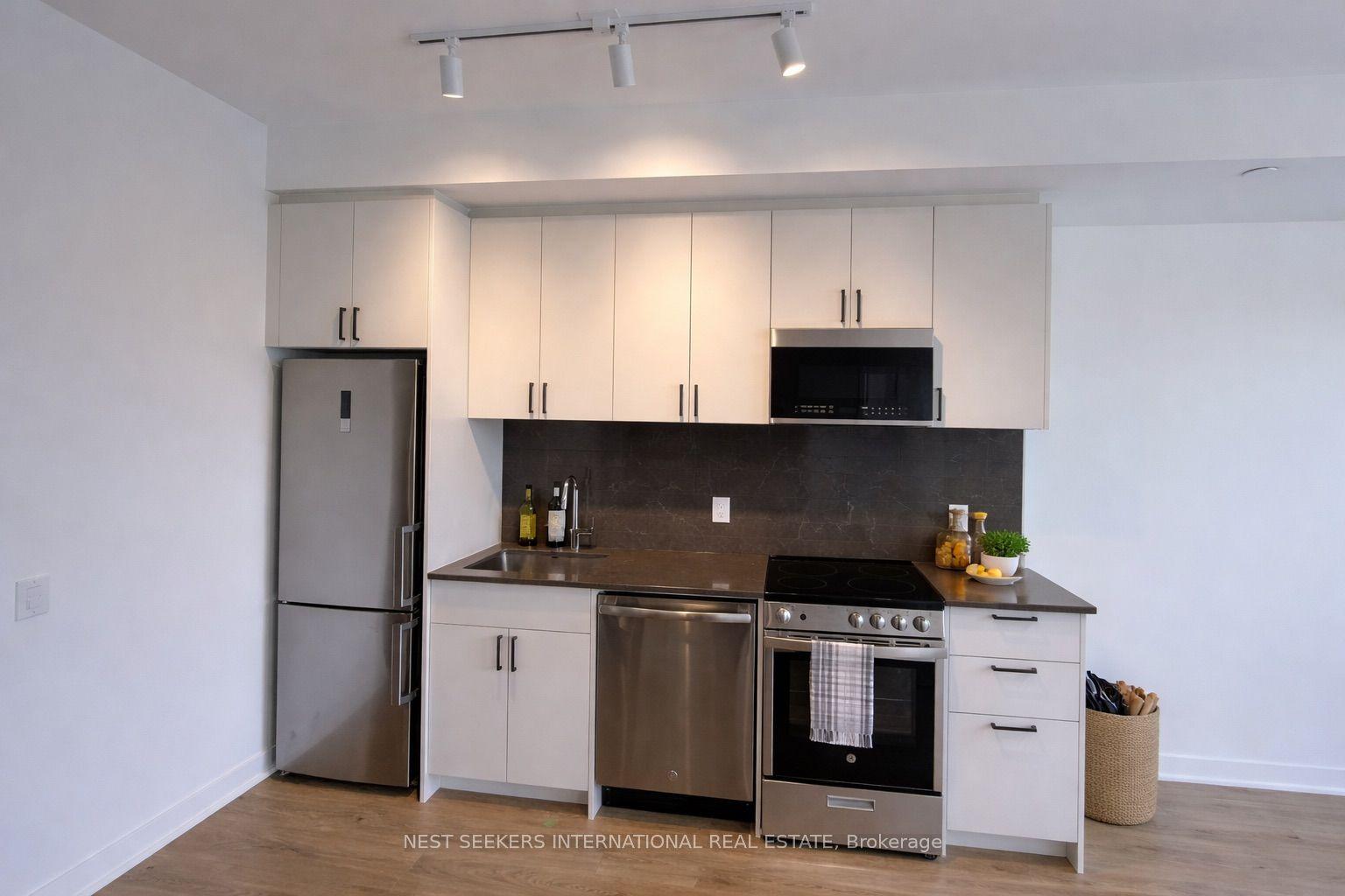 1660 Bloor Street W 417 #417 — photo 1