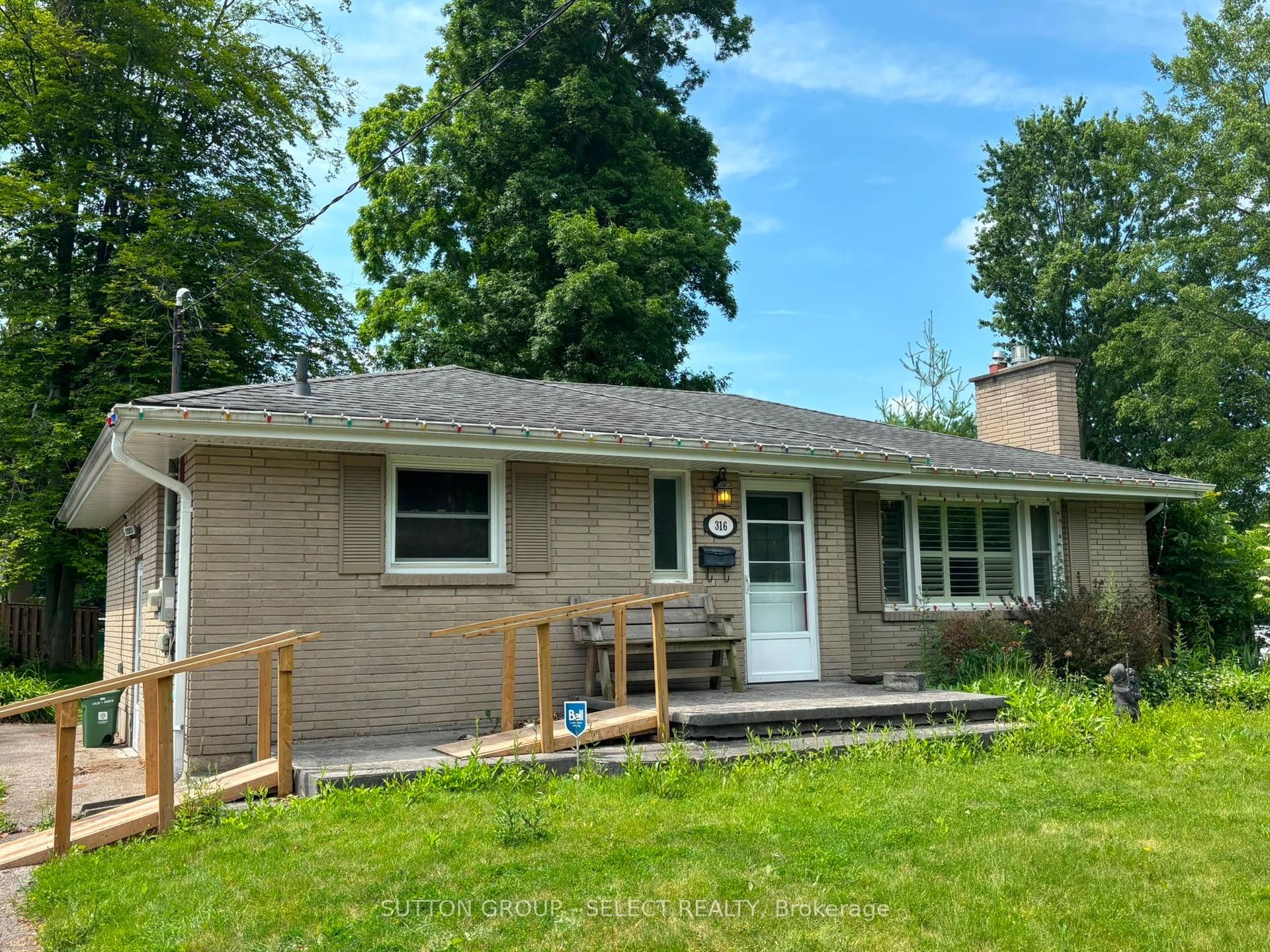 316 RIDGEWOOD Crescent, London South — Detached for sale, photo 1
