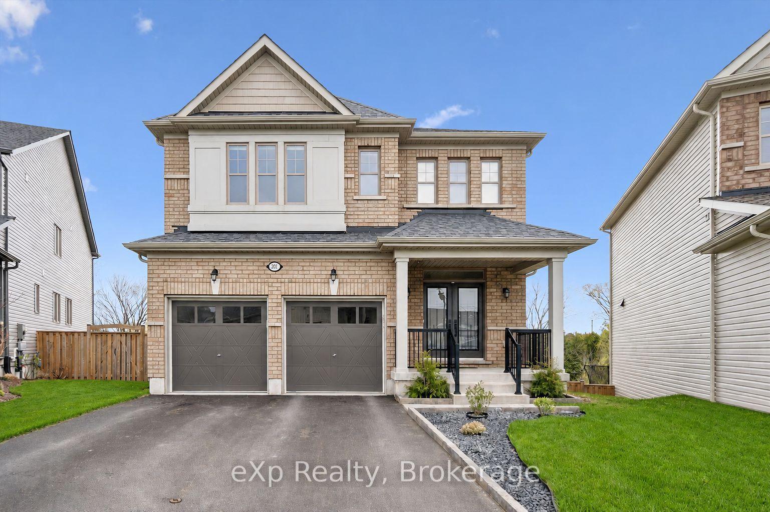 201 McFarlane Crescent — photo 1