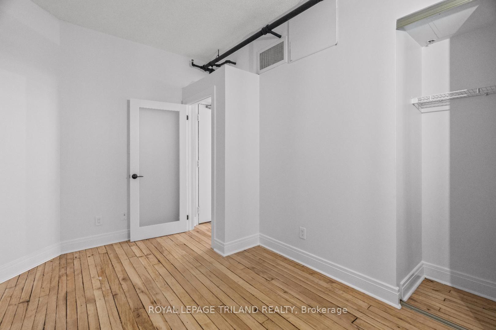 330 Clarence Street 204 #204 — photo 1