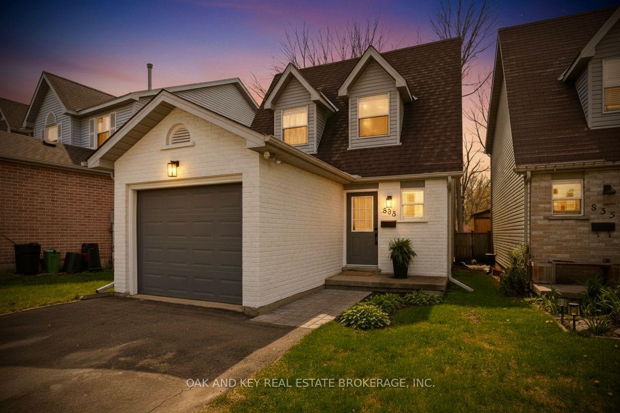 833 Deveron Crescent — photo 1