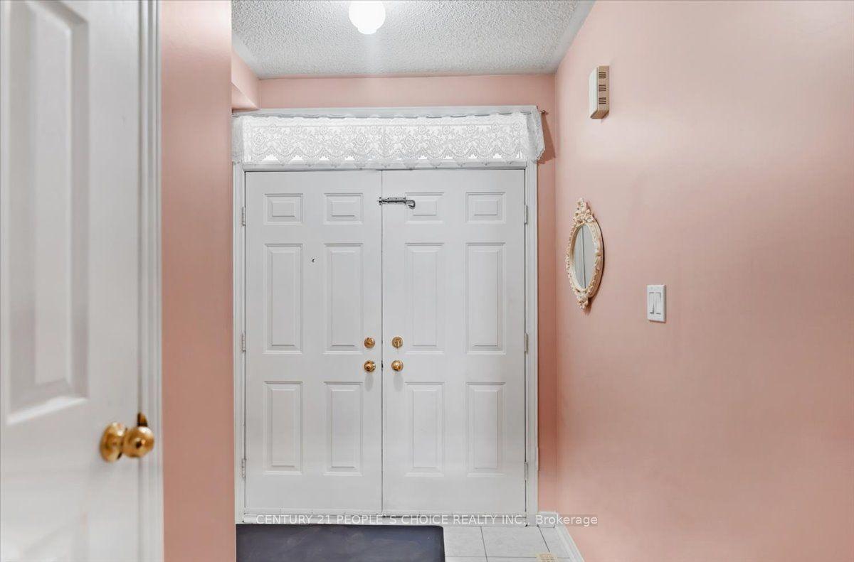 33 Penguin Lane, Brampton — Semi-Detached for sale, photo 1