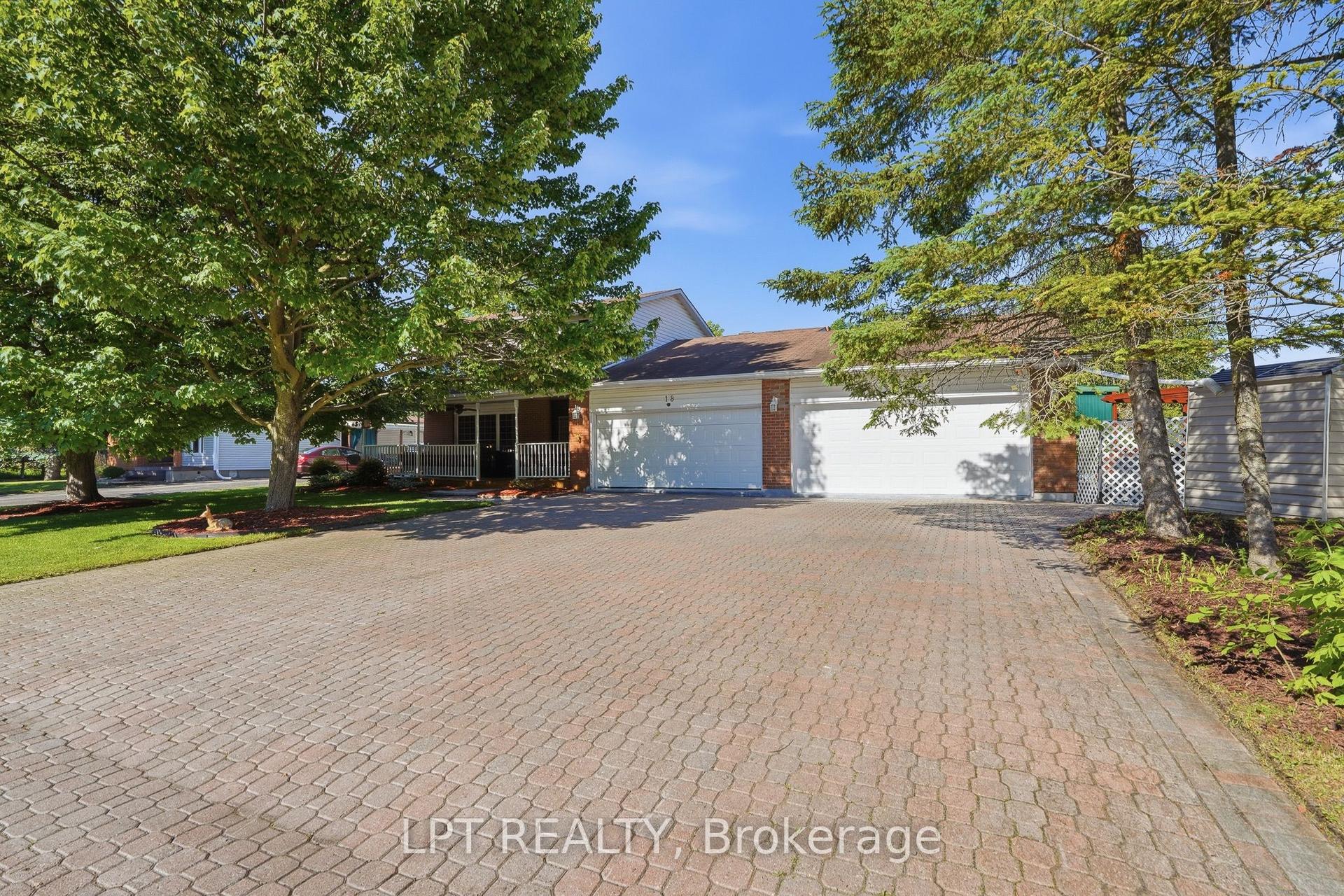 18 Louise Crescent — photo 1