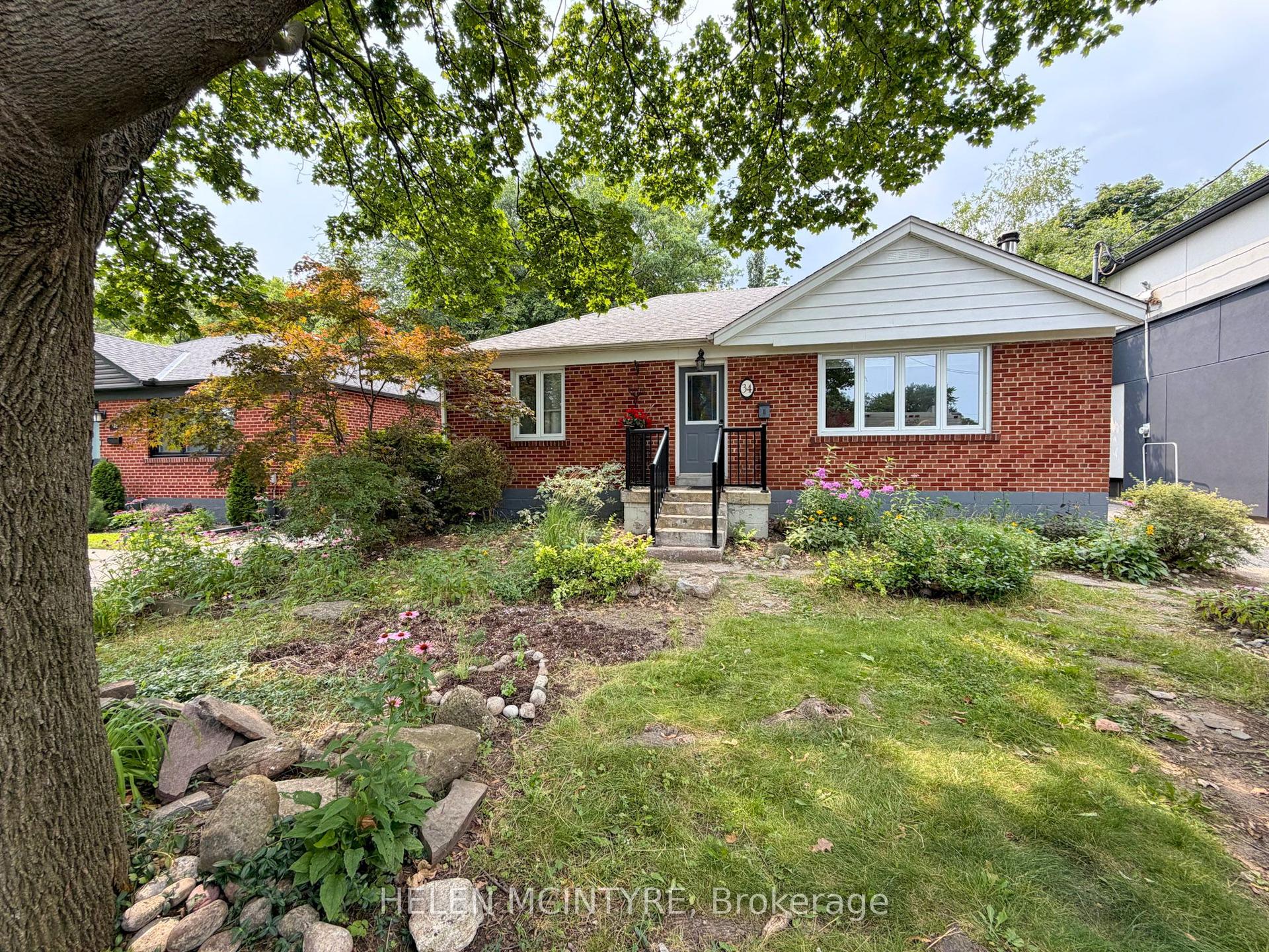 34 Dunning Crescent, Toronto — Detached for lease, photo 1