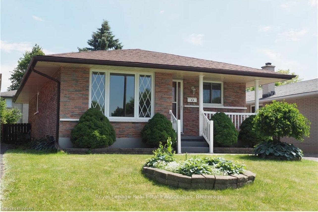 86 Overlea Crescent Main #Main — photo 1