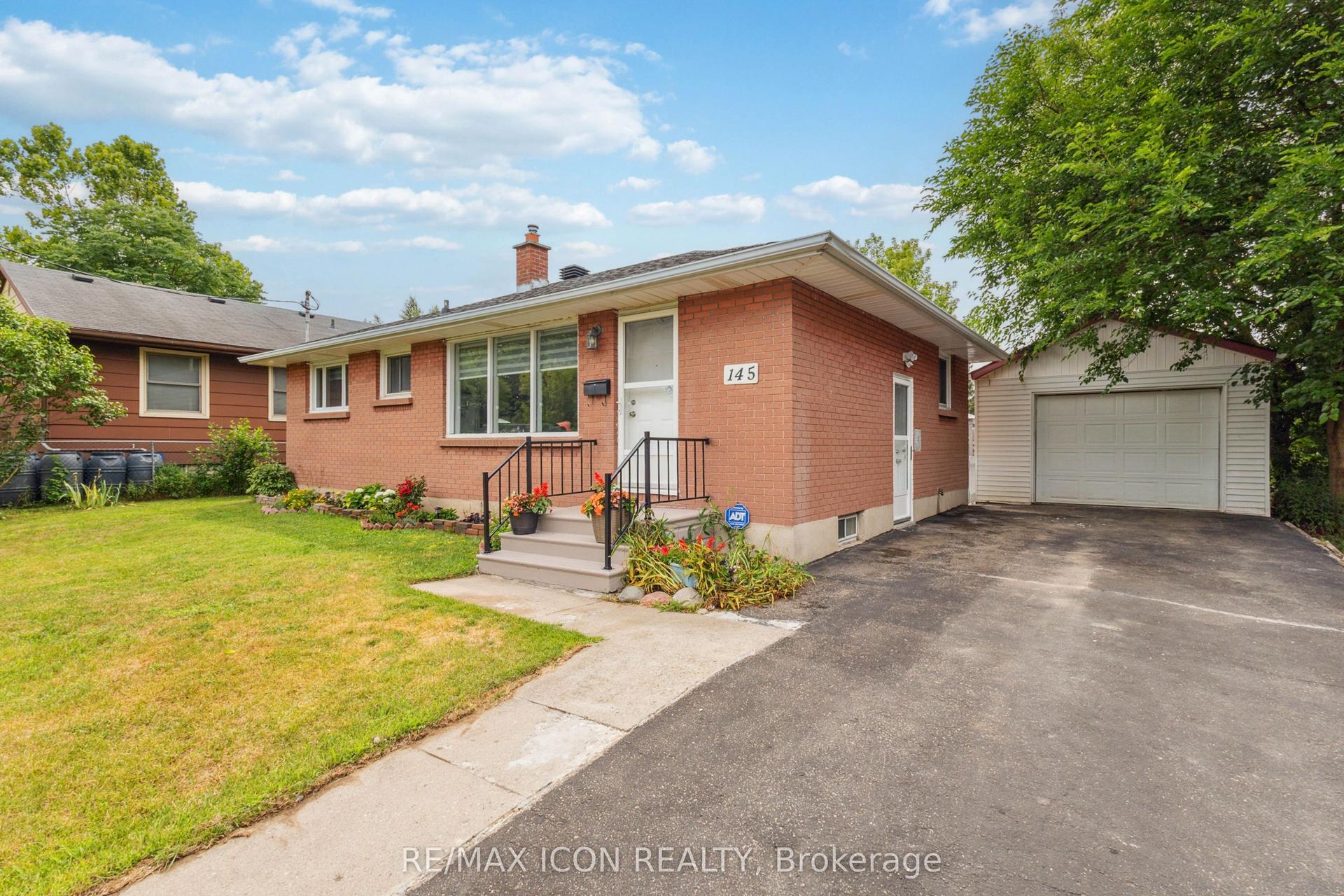 145 Gladstone Avenue — photo 1