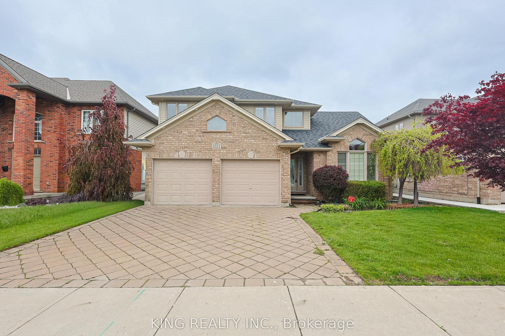 1223 CORONATION Drive — photo 1