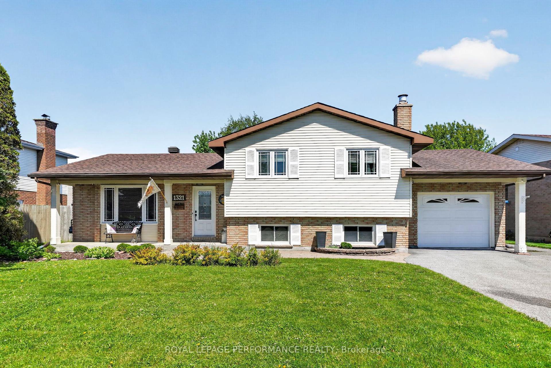 1321 Lochiel Street — photo 1