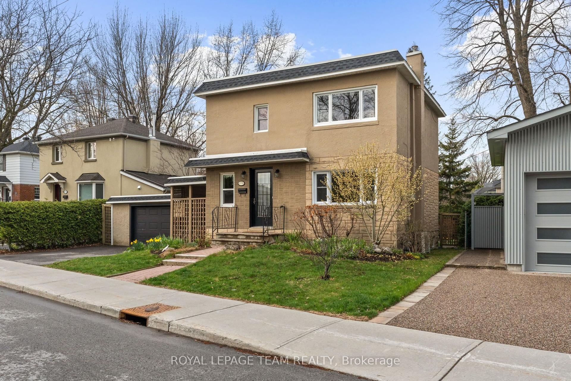 108 Onslow Crescent — photo 1