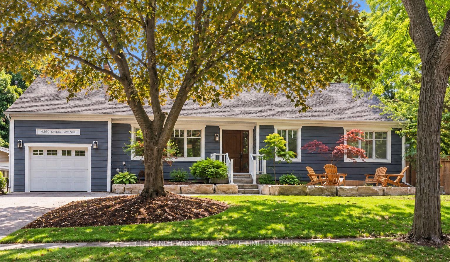 4380 Spruce Avenue, Burlington — Detached for sale, photo 1