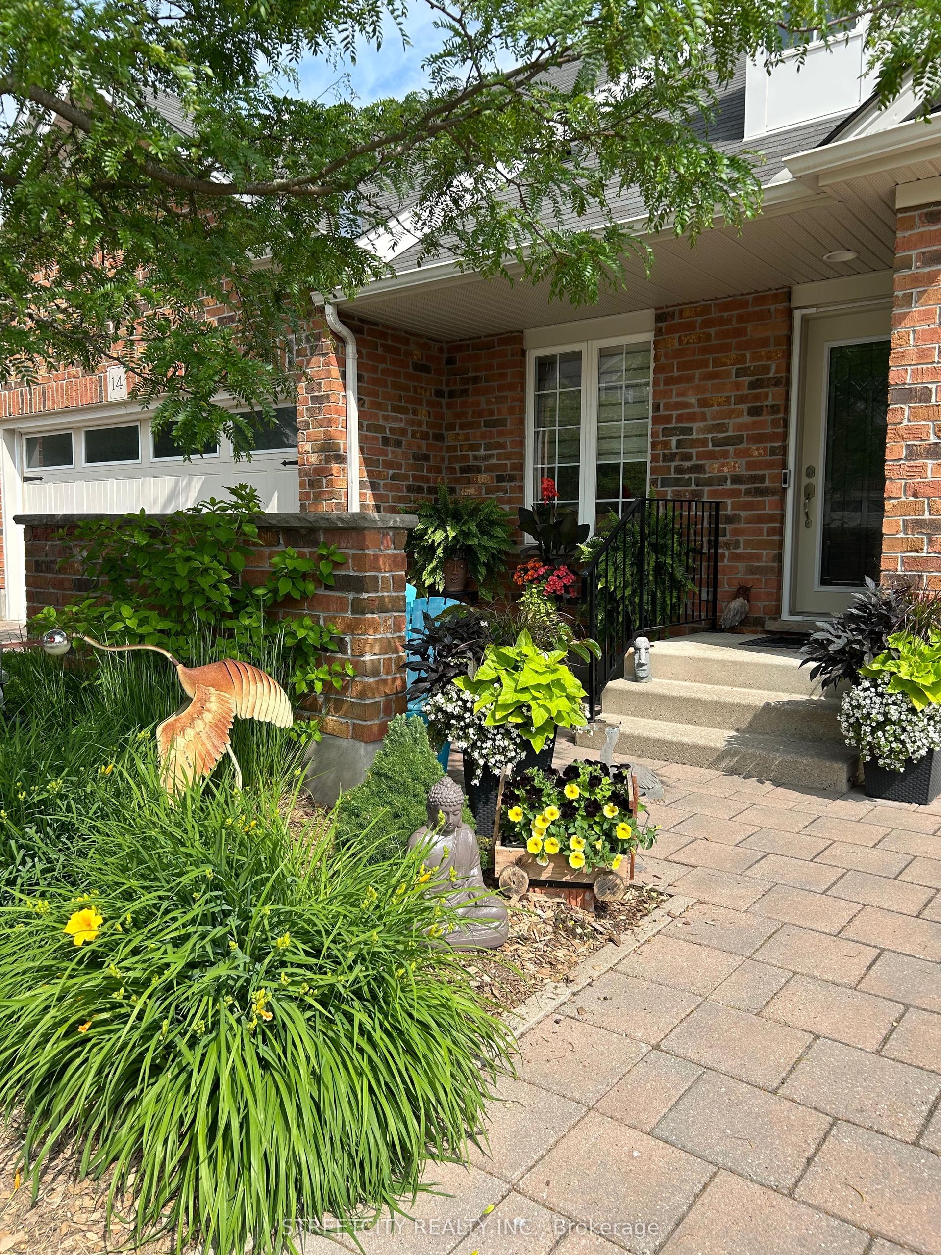 464 Commissioners Road W 16 #16 — photo 1
