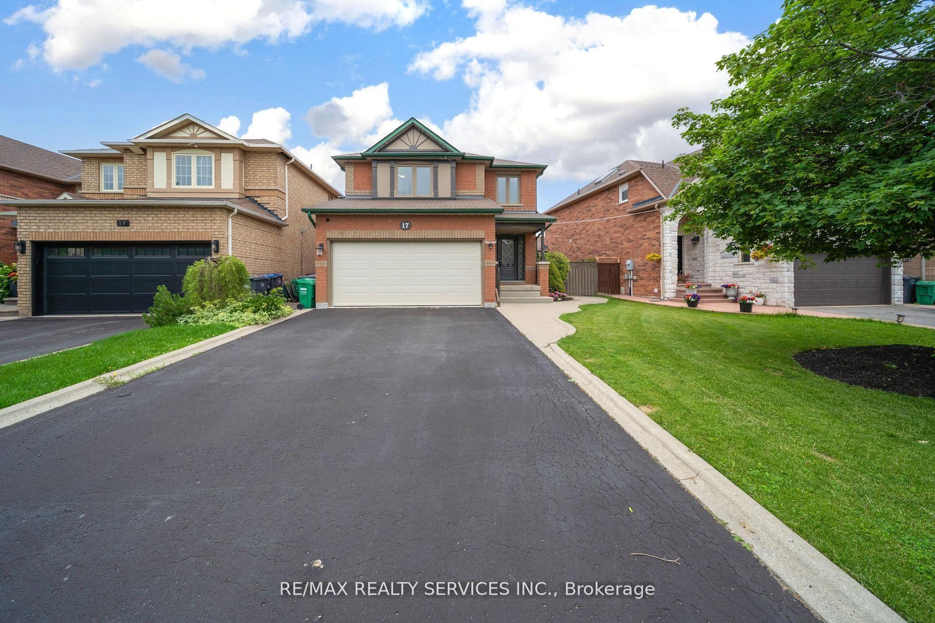 17 National Crescent, Brampton — Detached for sale, photo 1