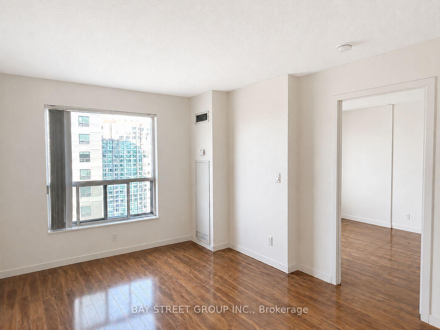 36 Lee Centre Drive, Toronto — Condo for lease, photo 1