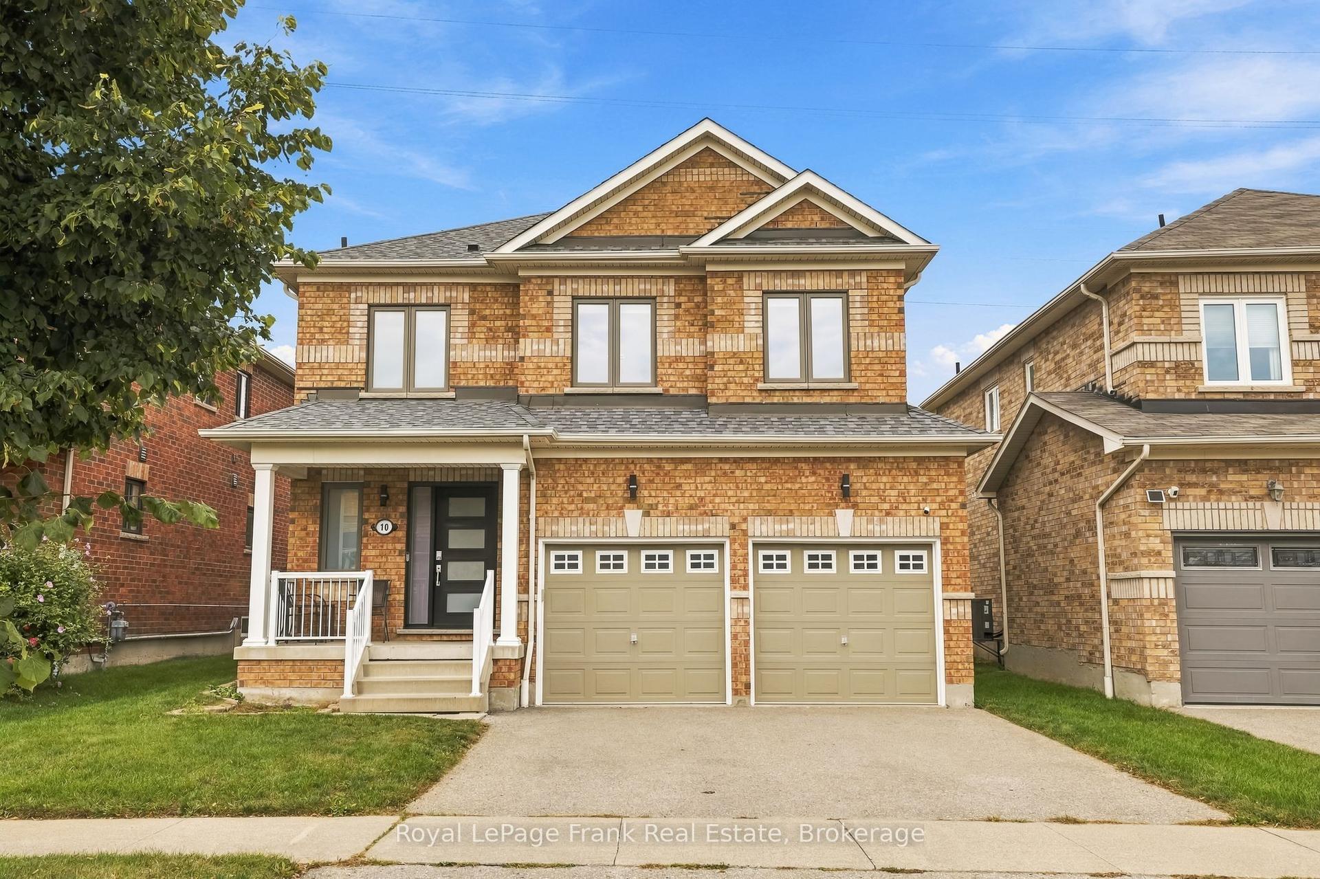 10 Oceanpearl Crescent, Whitby — Detached for lease, photo 1