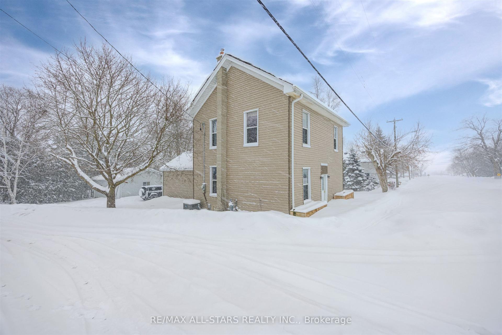 21 Albert Street S — photo 1