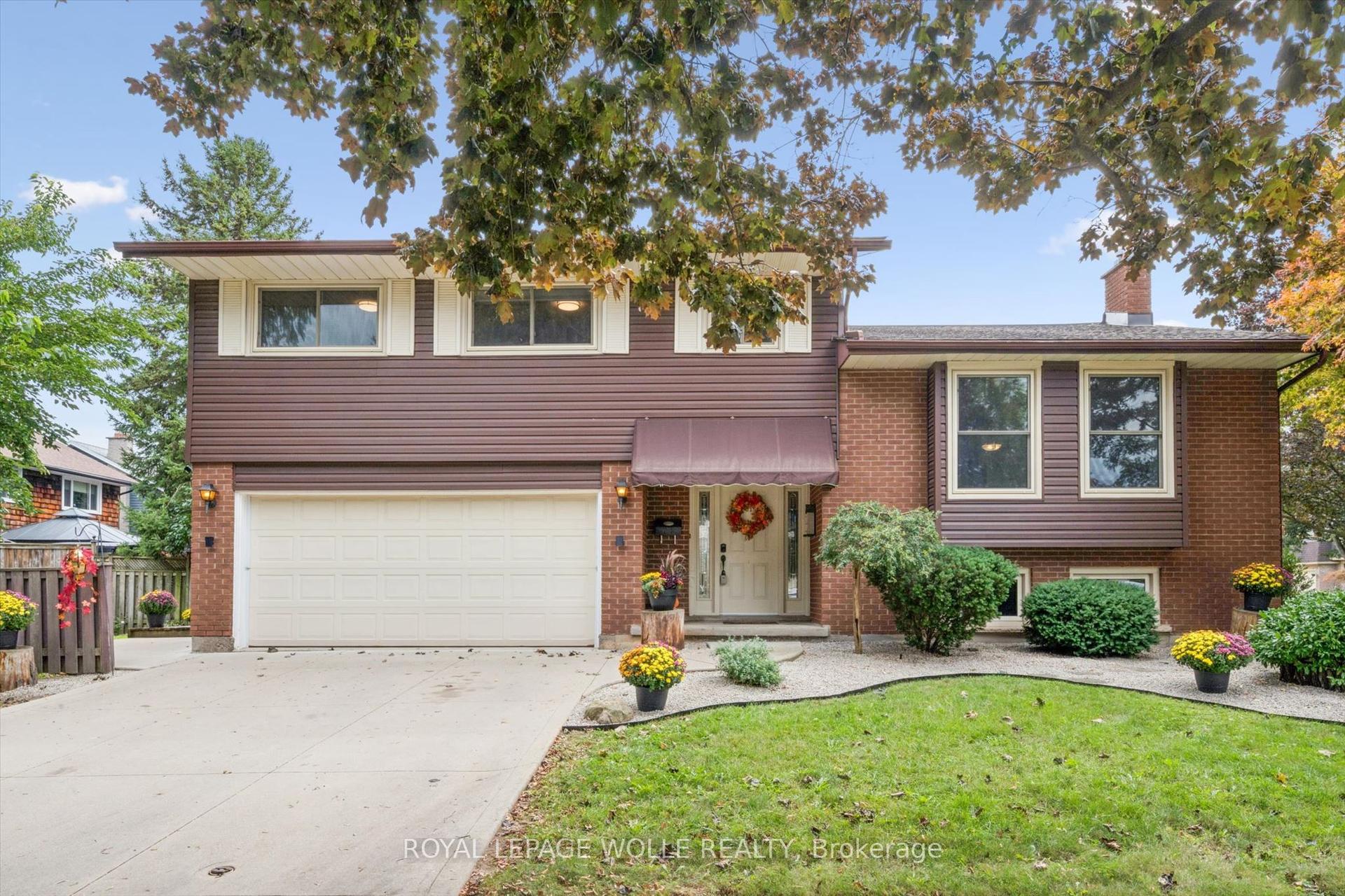 21 Colebrook Court, Kitchener — Detached for sale, photo 1