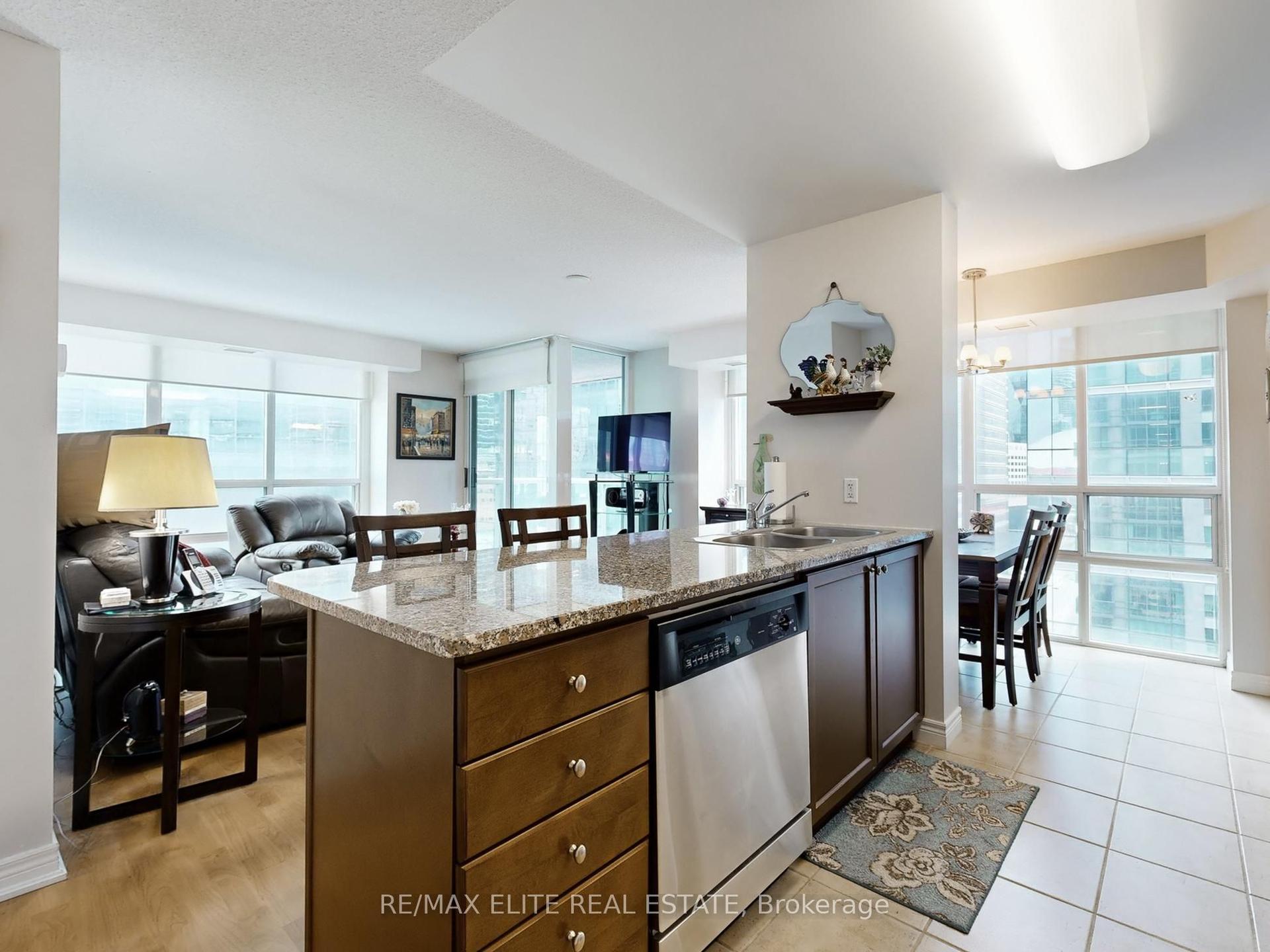 30 Grand Trunk Crescent 1806 #1806, Toronto — Condo for sale, photo 1