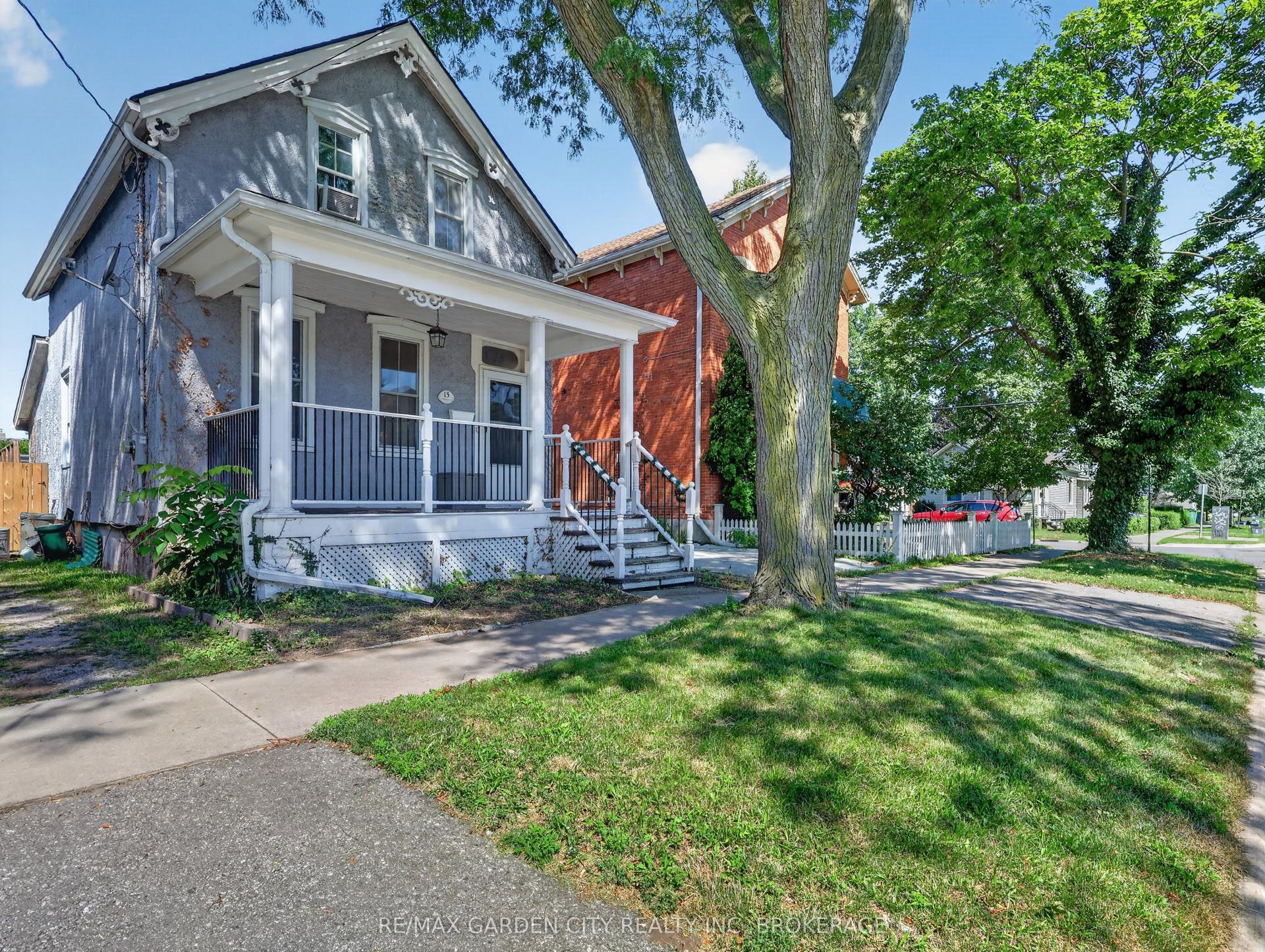 15 Catherine Street, St. Catharines — Detached for sale, photo 1