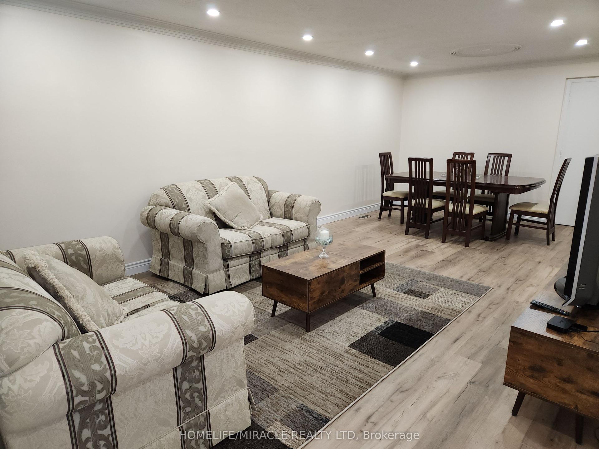 8 Tina Court, Toronto — Semi-Detached for lease, photo 1