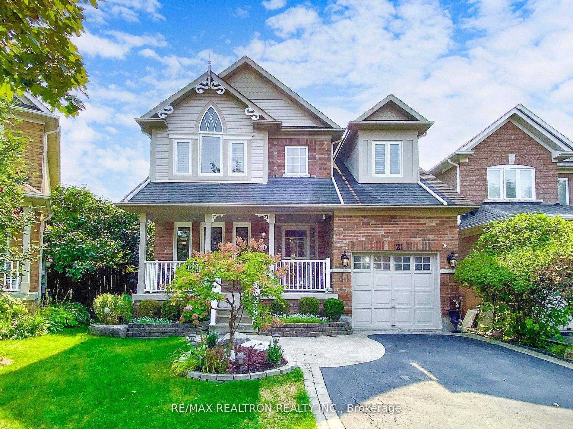 21 Watkins Glen Crescent — photo 1
