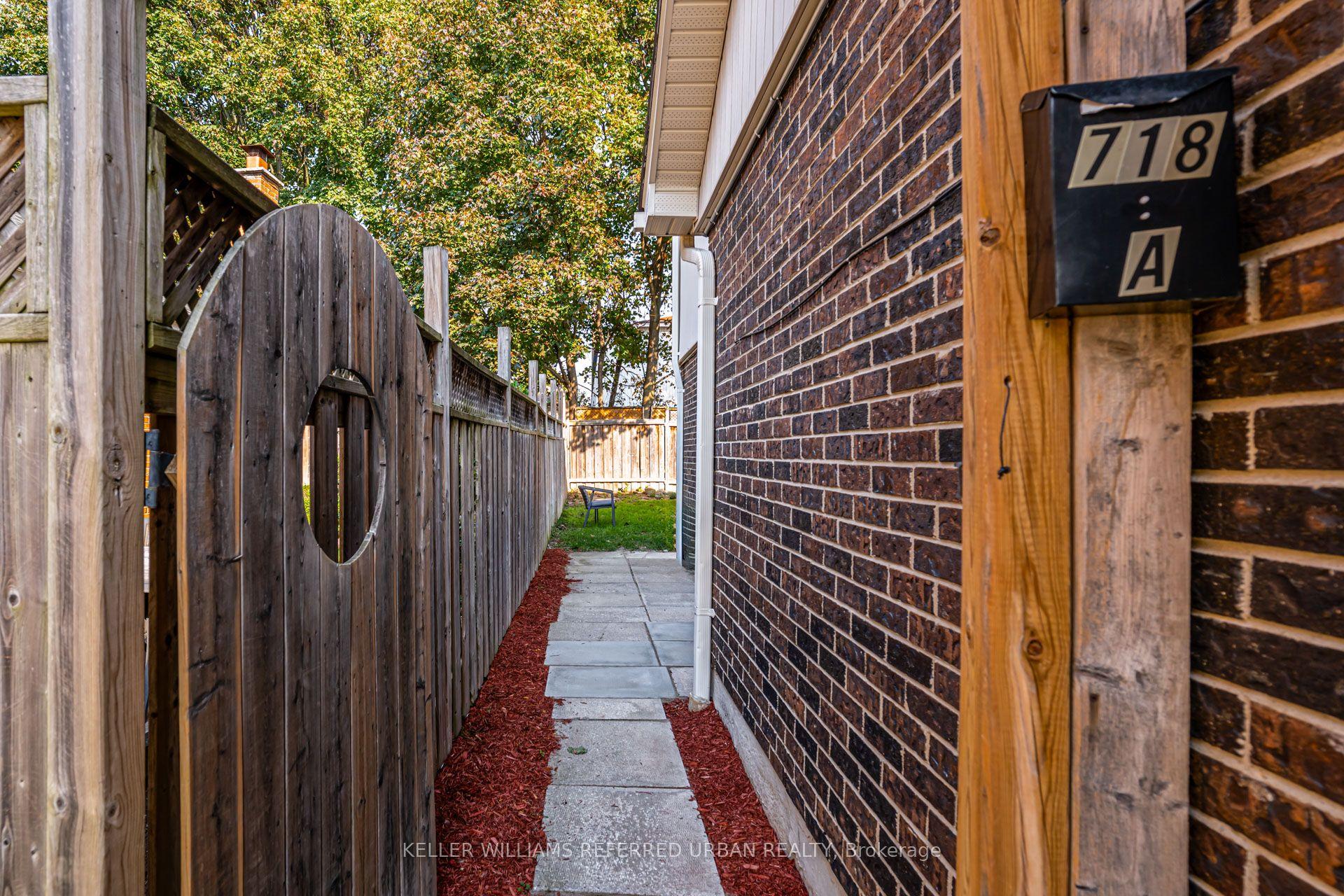 718 Edgewood Road S, Pickering — Semi-Detached for lease, photo 1