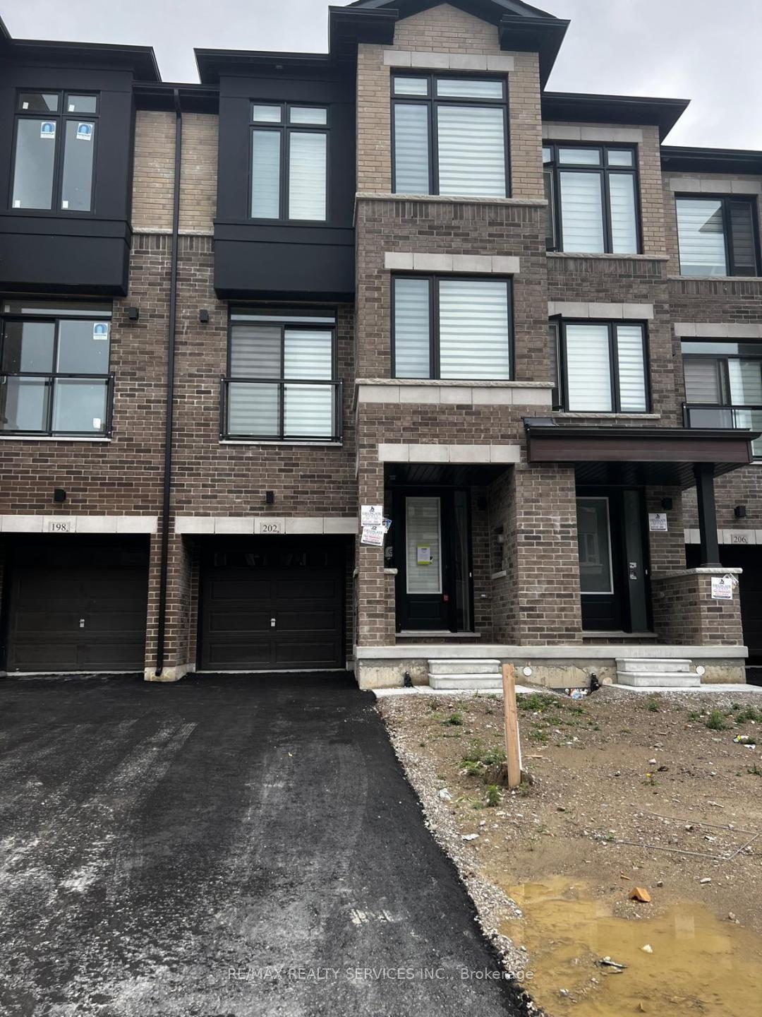 202 Tennant Circle, Vaughan — Townhouse for lease, photo 1