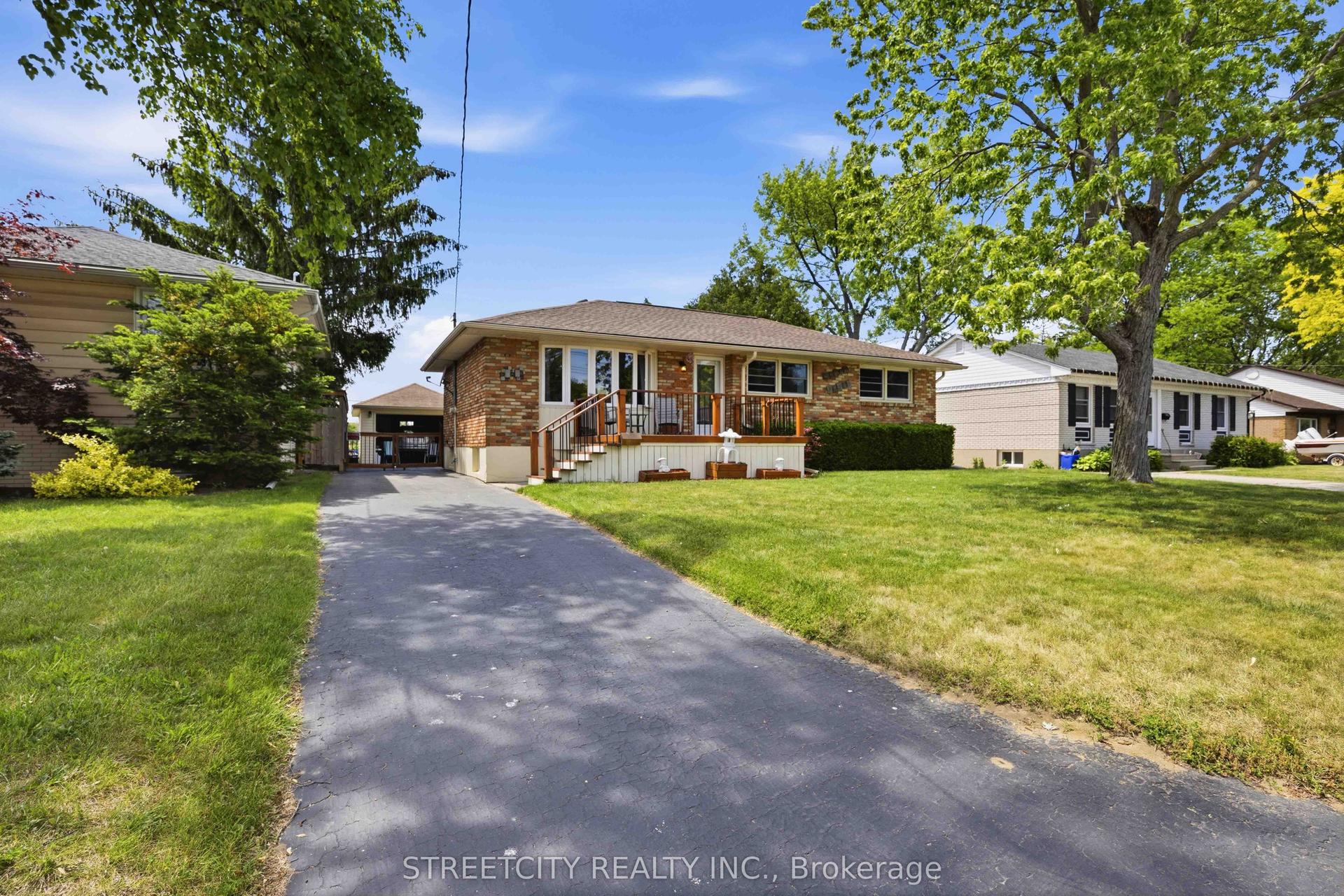 893 Hollands Avenue — photo 1