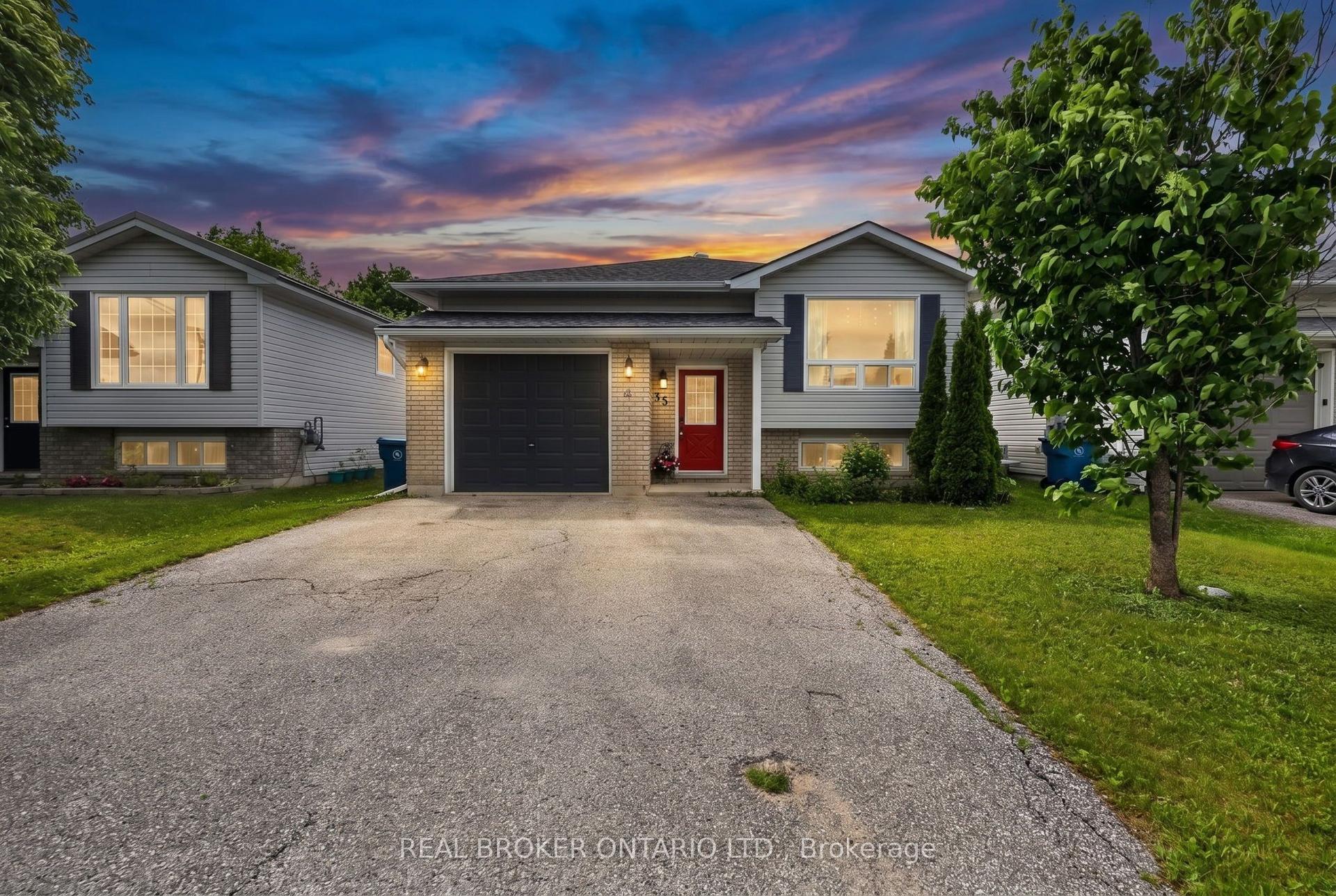 35 Courtney Crescent — photo 1