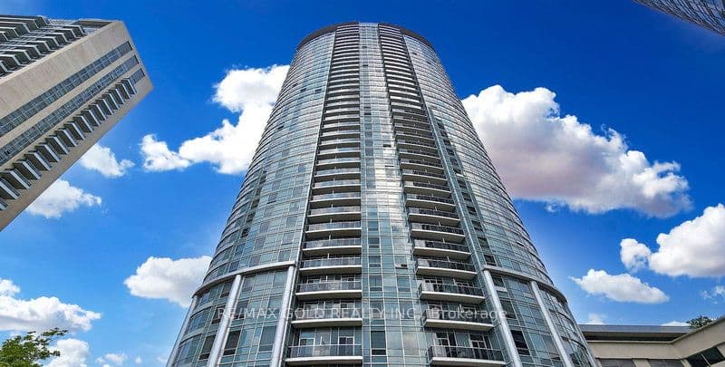 125 Village Green Square — photo 1