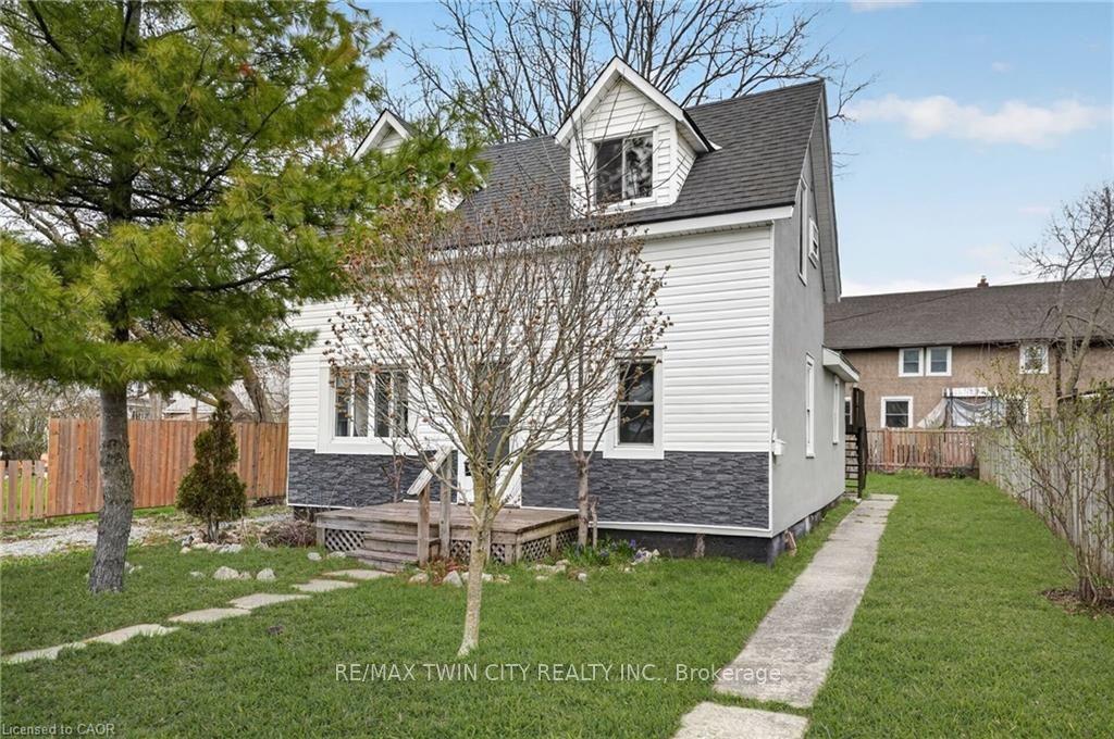 172 Fraser Street — photo 1