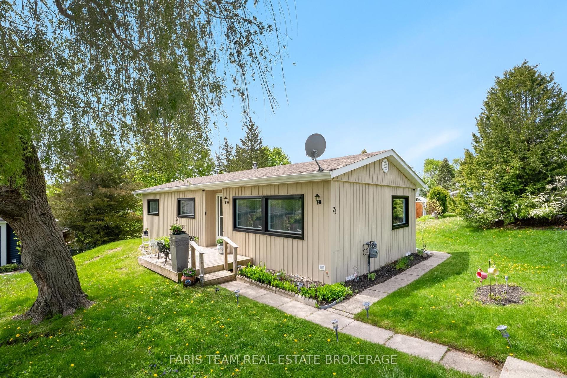 21 Hawthorne Drive — photo 1
