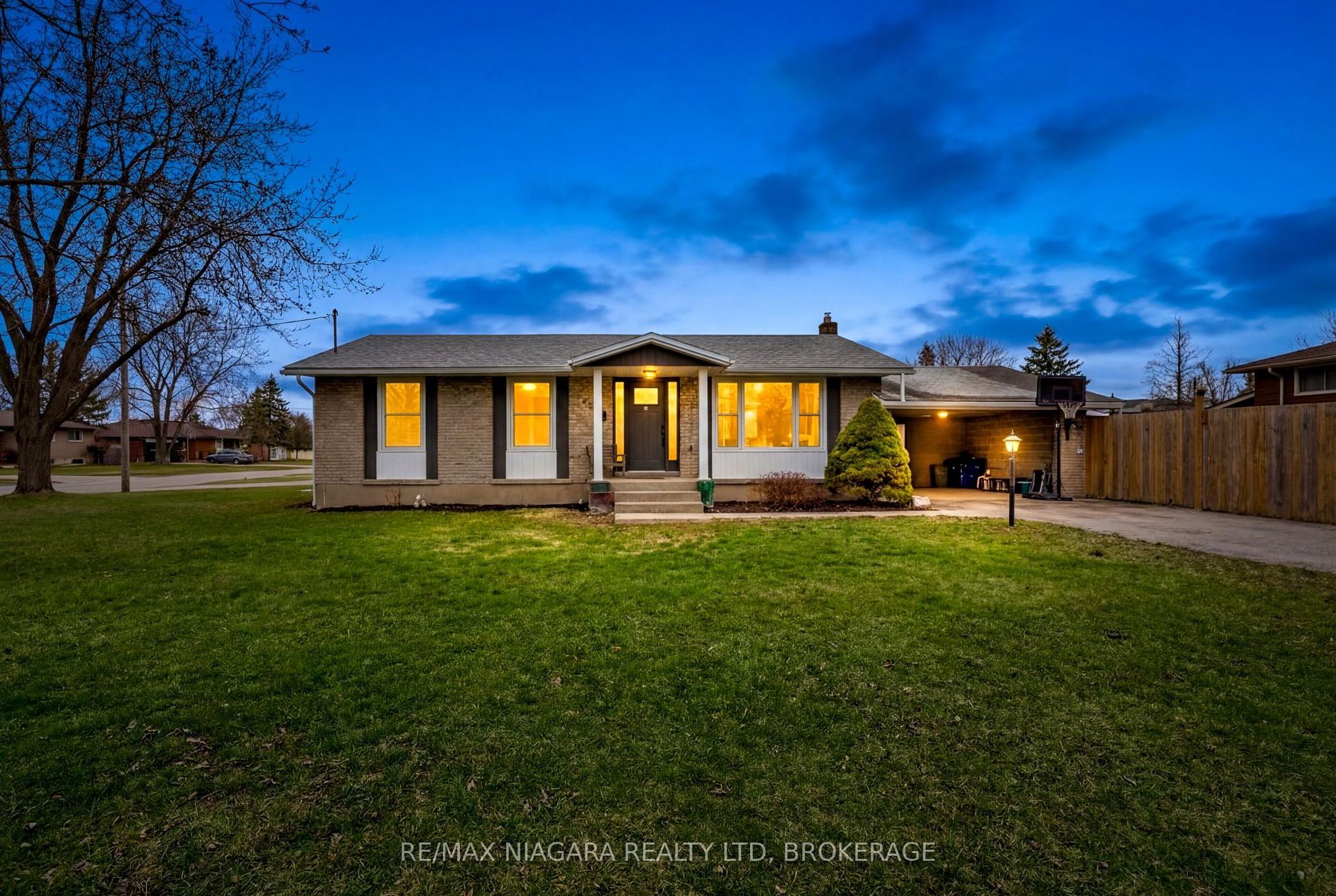 38 ACADIA Crescent — photo 1