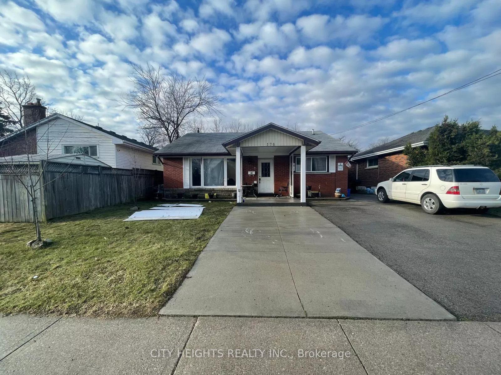 176 Fennell Avenue E, Hamilton — Detached for lease, photo 1