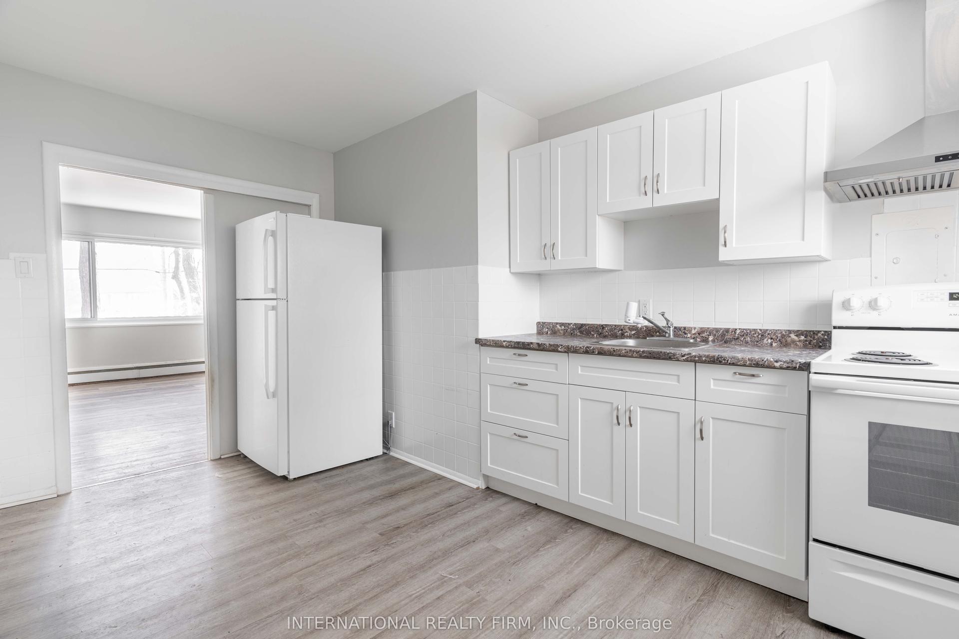 75 King Edward Avenue, London South — Multiplex for lease, photo 1