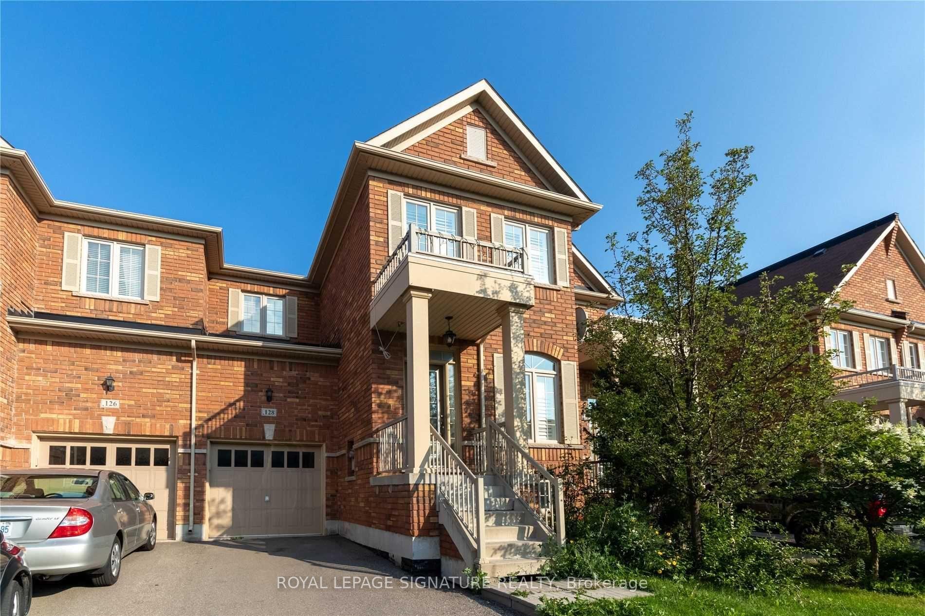 128 Holmes Crescent — photo 1