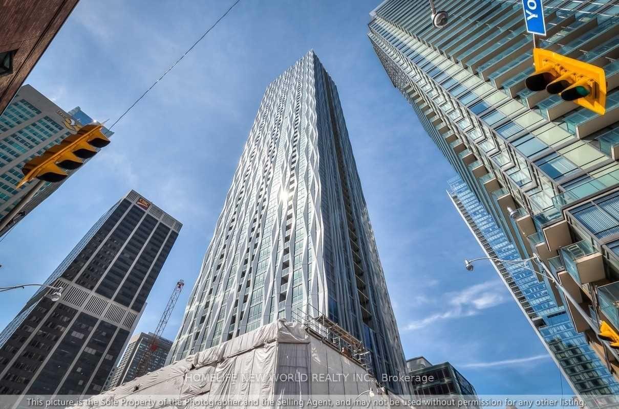 1 Yorkville Avenue 2810 #2810 — photo 1