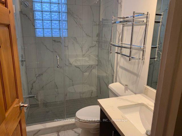 300 Locke Street S — photo 1