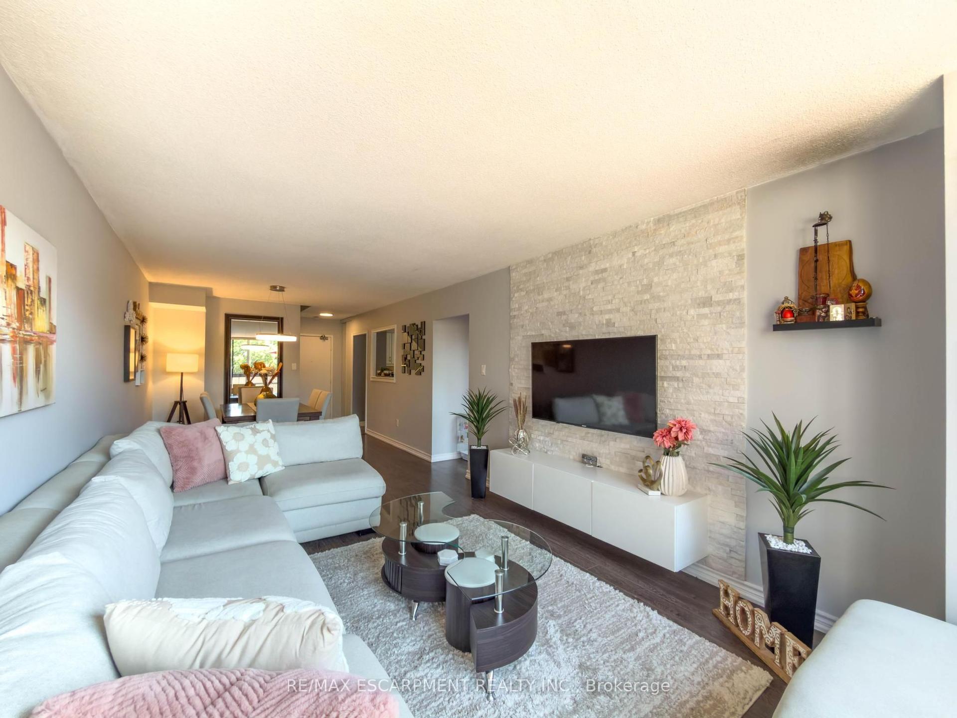 2 Valhalla Inn Road 227 #227, Toronto — Condo Town for sale, photo 1
