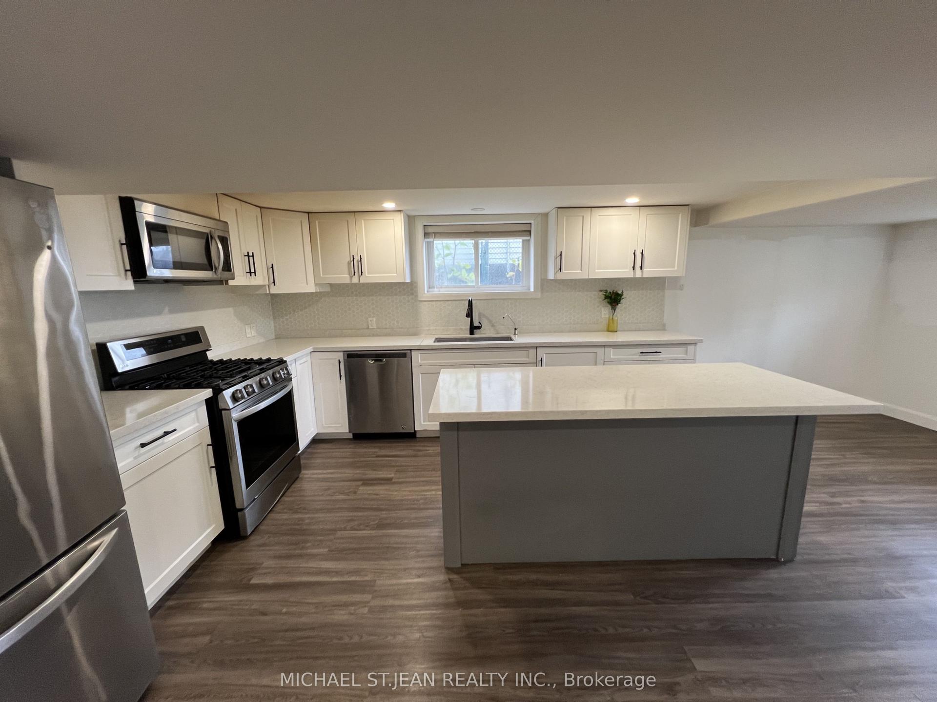 176 Queensdale Avenue E Lower #Lower — photo 1