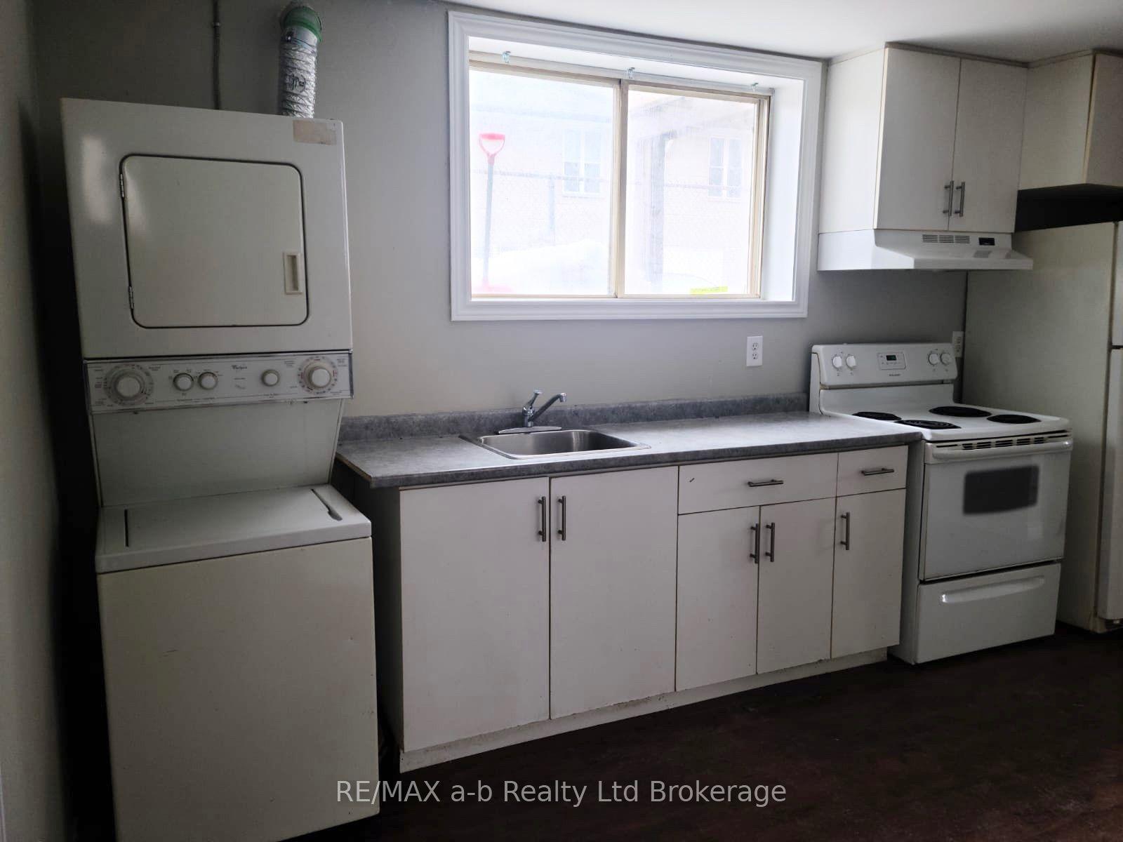 44 Stanley Street 3 #3, London South — Multiplex for lease, photo 1