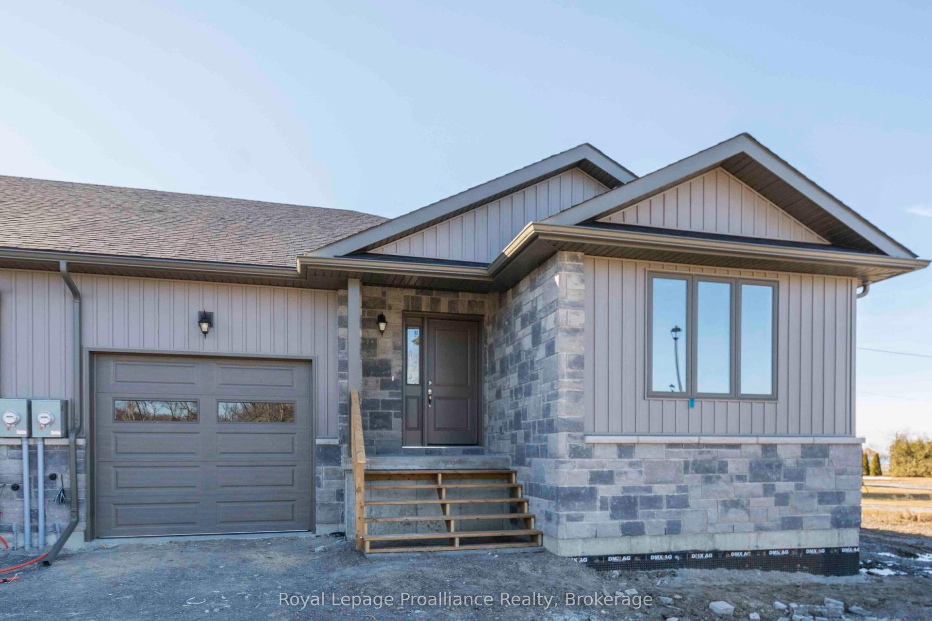 36 RABBIT Road, Brighton — Semi-Detached for lease, photo 1