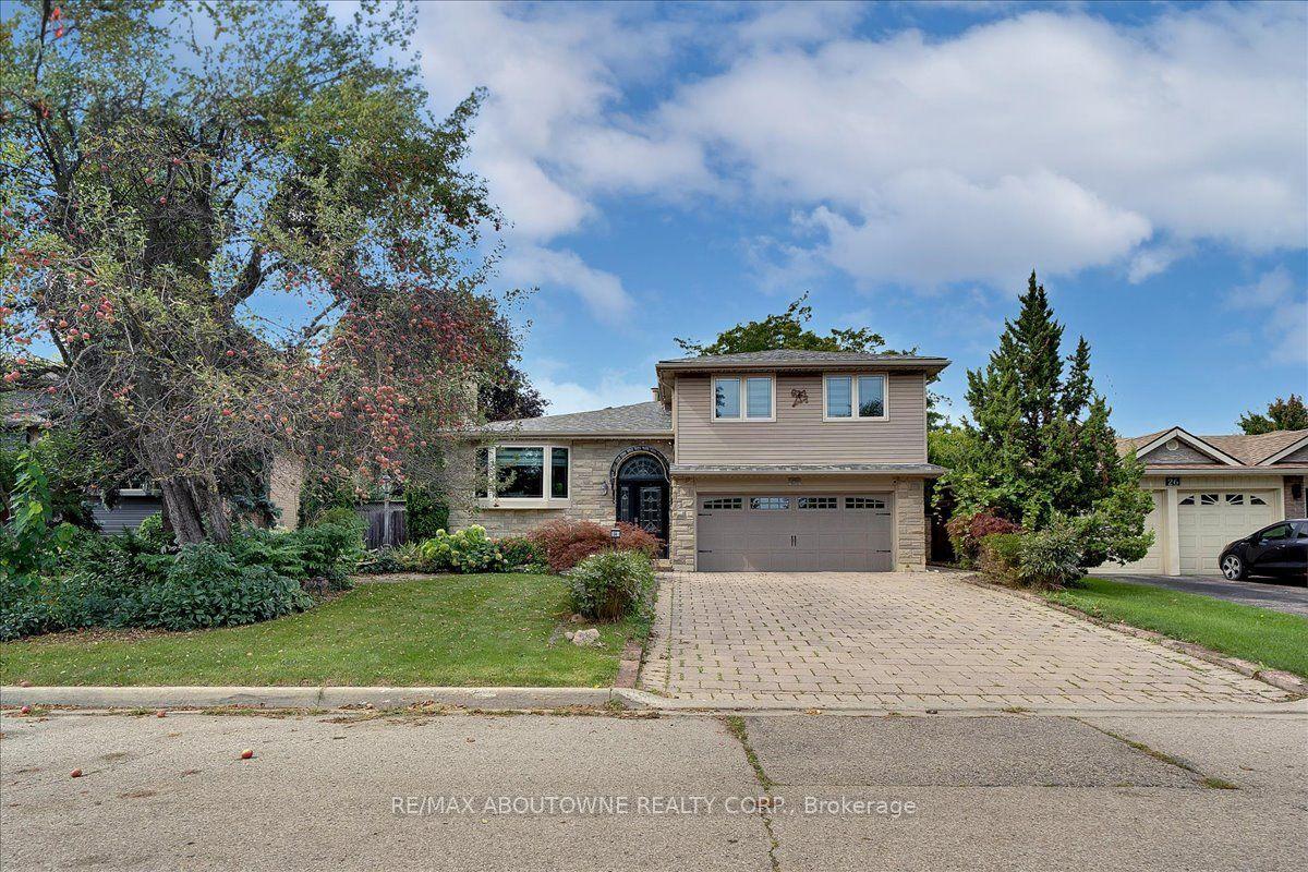 24 Golf View Drive, Brampton — Detached for sale, photo 1