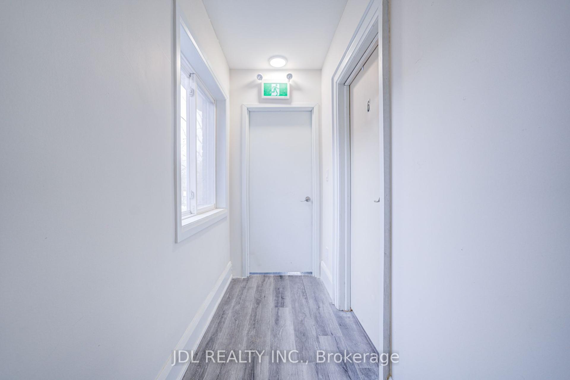 5 Sorauren Avenue 6 #6, Toronto — Multiplex for lease, photo 1