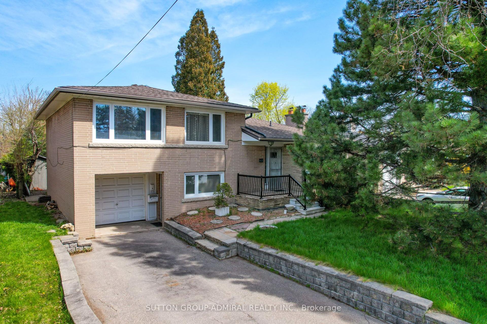 30 Foxwarren Drive — photo 1