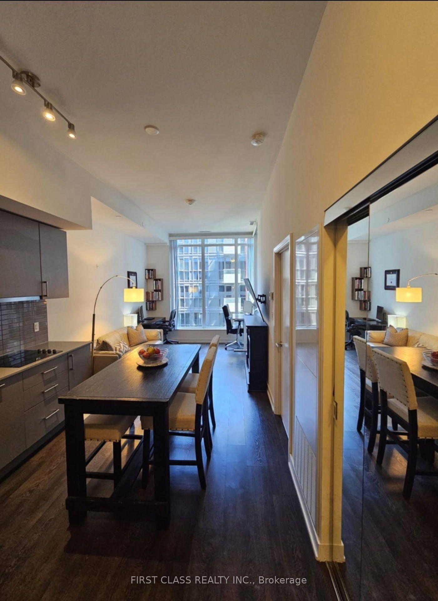 576 Front Street West N/A 825E #825E — photo 1