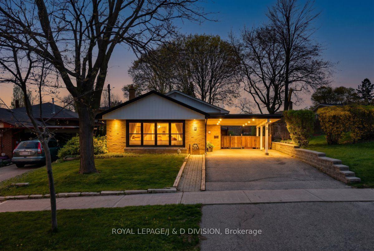 8 Gaiety Drive — photo 1