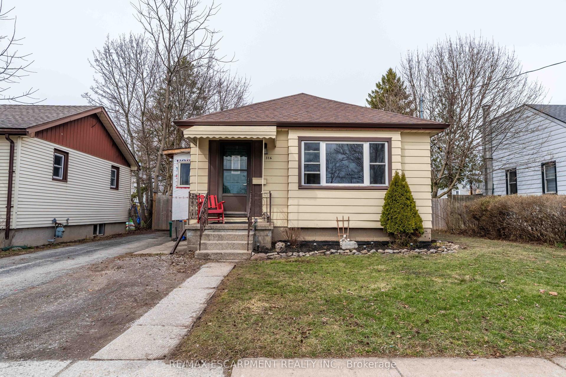316 Dufferin Street — photo 1